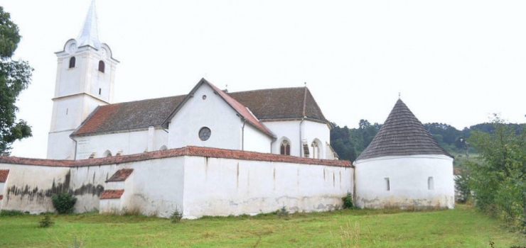 Biserica fortificată din Sânzieni